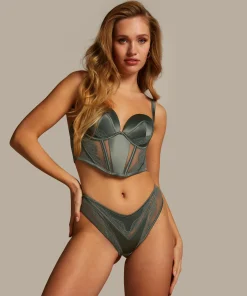 Hot Brazilian Nicole Vrouwen Brazilians & V-Shapes